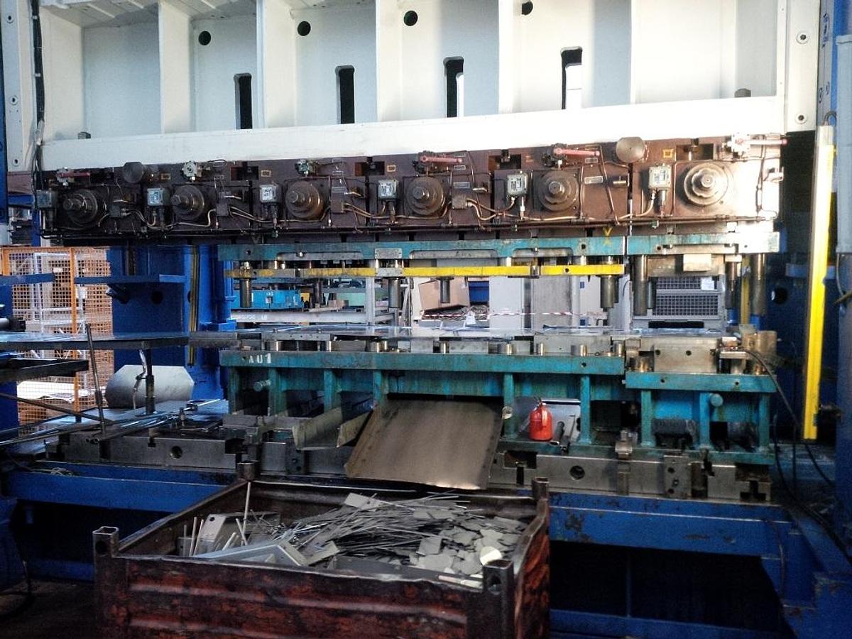 Used Schuler 2000-ton Two Slide Mechanical Transfer Press