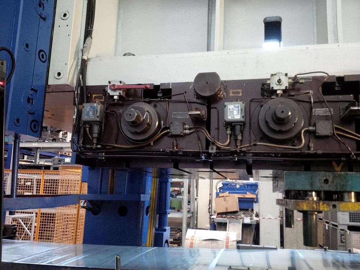 Used Schuler 2000-ton Two Slide Mechanical Transfer Press