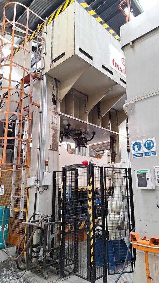 Used Ona-Pres 630 ton Hydraulic Press with Feed Line
