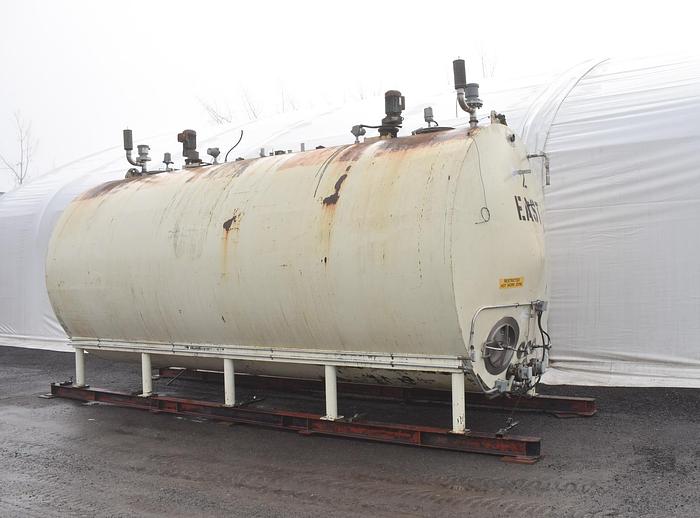 D'occasion USED 8560 GALLON TANK, STAINLESS STEEL, HORIZONTAL, DOUBLE COMPARTMENT TANK