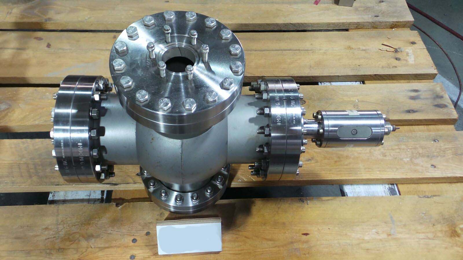 Used MDC-MFG Inc MDC-MFG MDC-MFG Inc, 5 Way Flange / With Alcatel CF2P High Cacuum Cold Cathode /