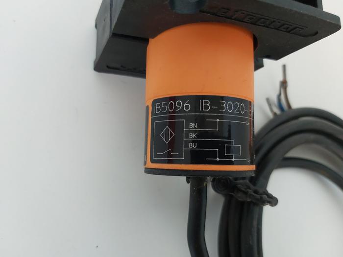 Gebraucht 2 Stück induktiver Näherungsschalter,  IB5096 IB-3020-BPKG, IFM Electronic neu und gebraucht