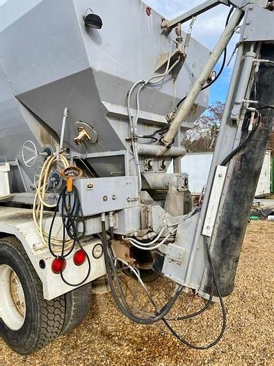 Used 1998 Reimer 9 Yard Volumetric Concrete Mixer Truck