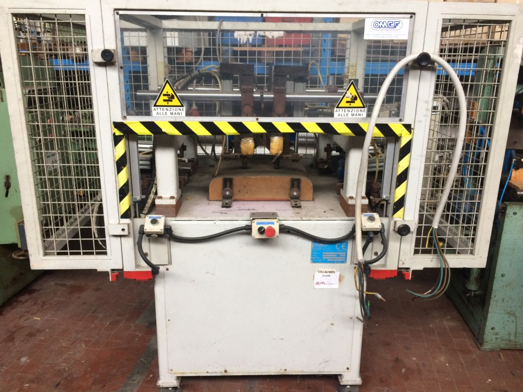 Usato Foratrice per sedili o componenti in multistrato