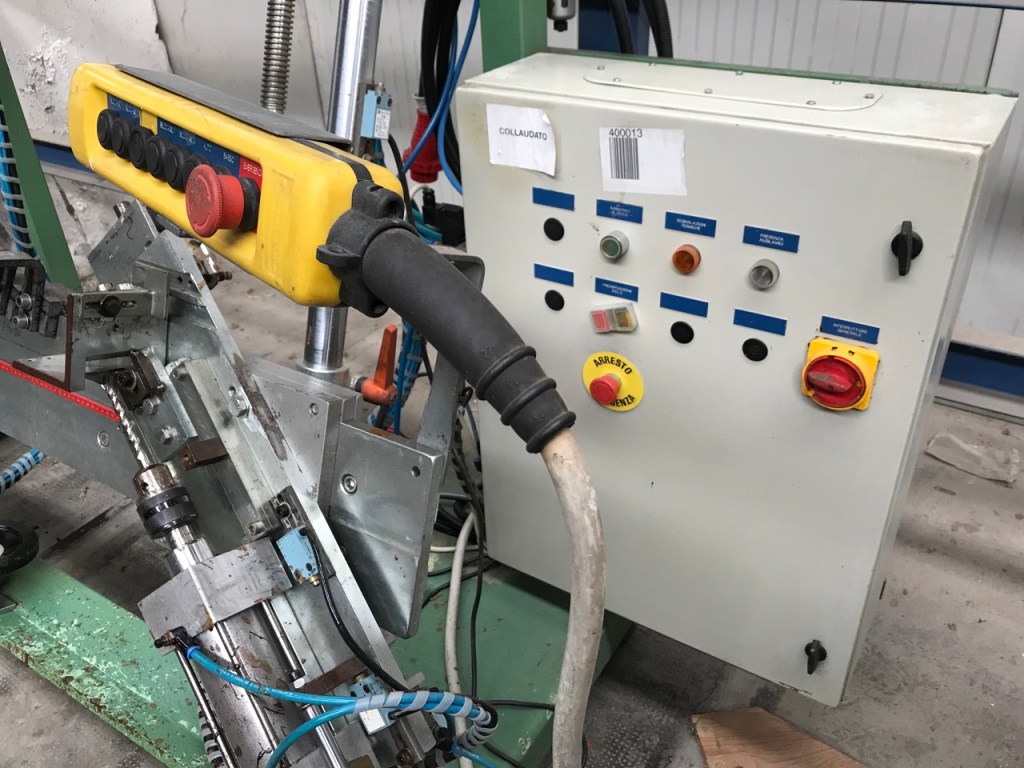 Usato Foratrice per angoli a 4 teste marca OMA