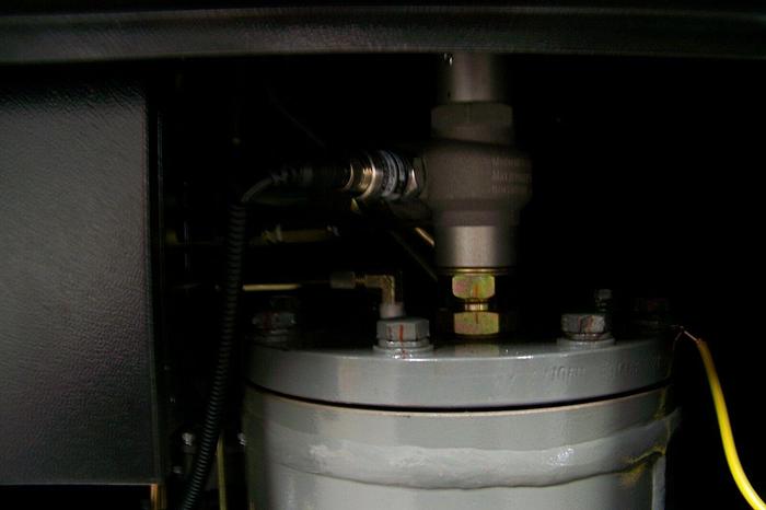 Air-Max 20hp MAC-20B120H   (NEW) Industrial Rotary Screw Compressor 120 gallon Tank