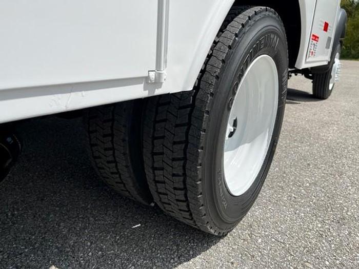 Used Altec AT40G Bucket Boom on 2015 Ford F550 Reg Cab Utility Truck - C46671