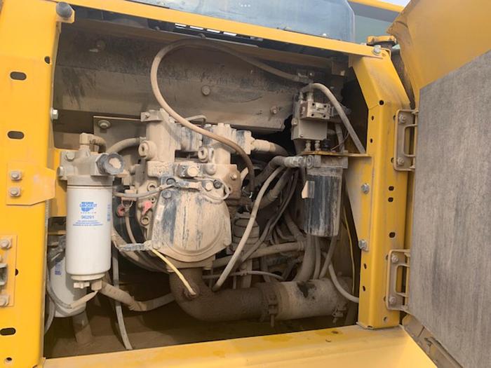 Used 2011 Komatsu PC160LC-8