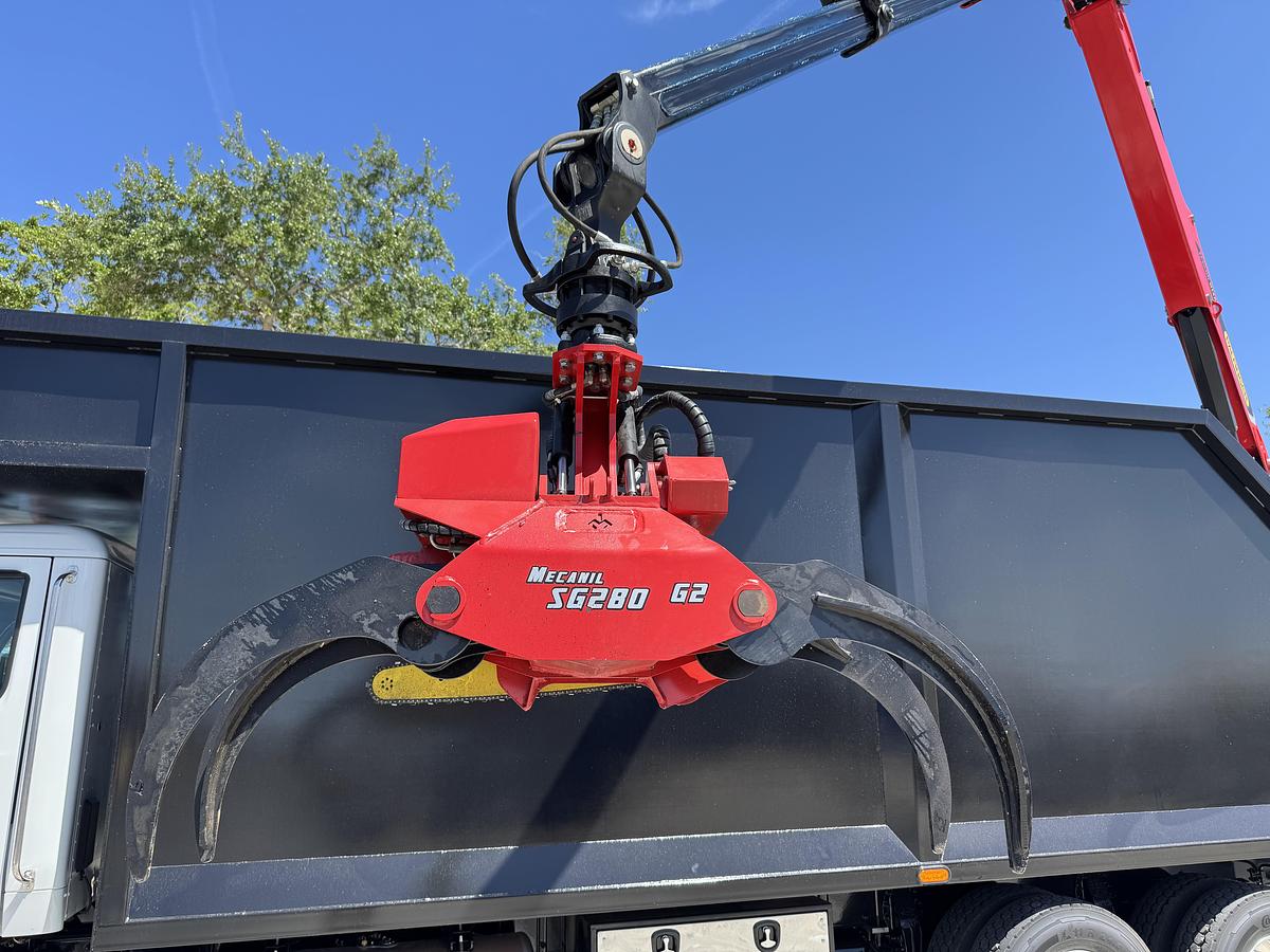 Peterbilt 567 with Palfinger M98 and 24' Tree bed