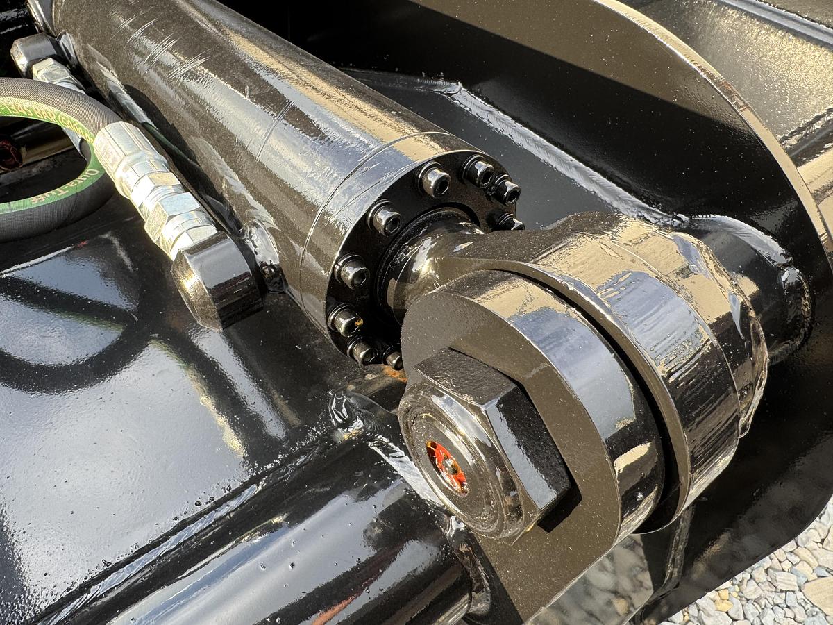 Titan Debris Grapple