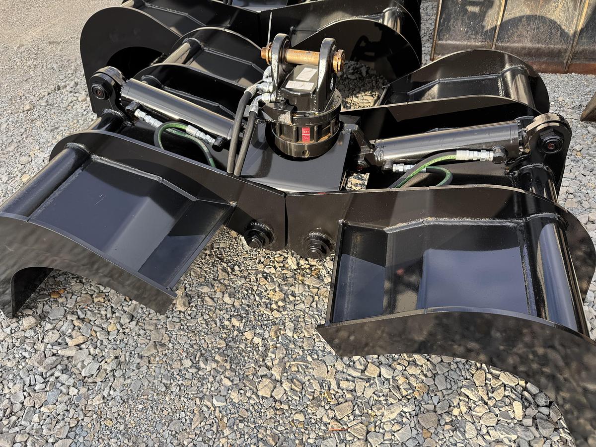 Titan Debris Grapple