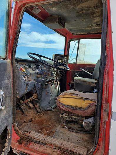 Used Loewen 802 Feed Truck