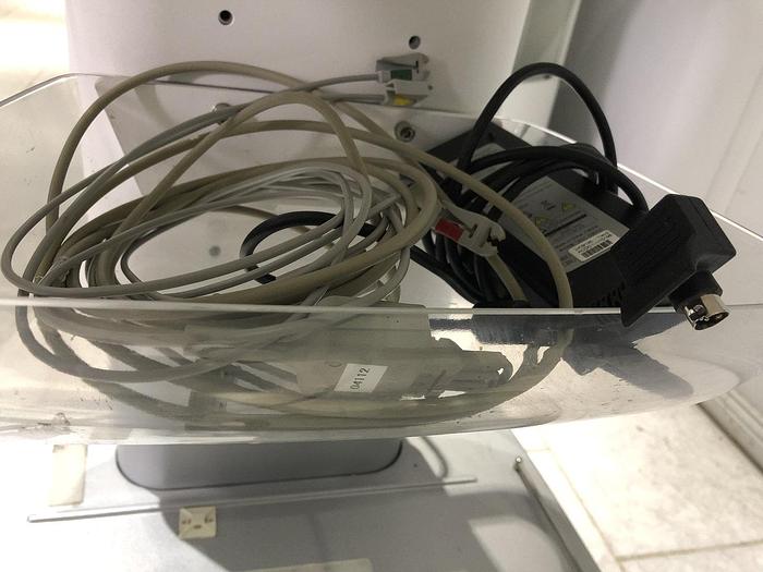 Used GE Vivid i Ultraschallgerät mit Kardio-Sonde Software Version 2.1.16 auf GE Vivid i Trolley