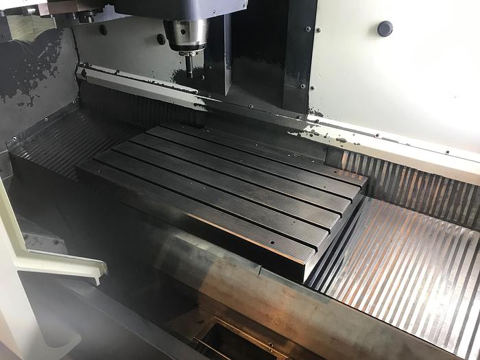 Usato CENTRO DI LAVORO VERTICALE