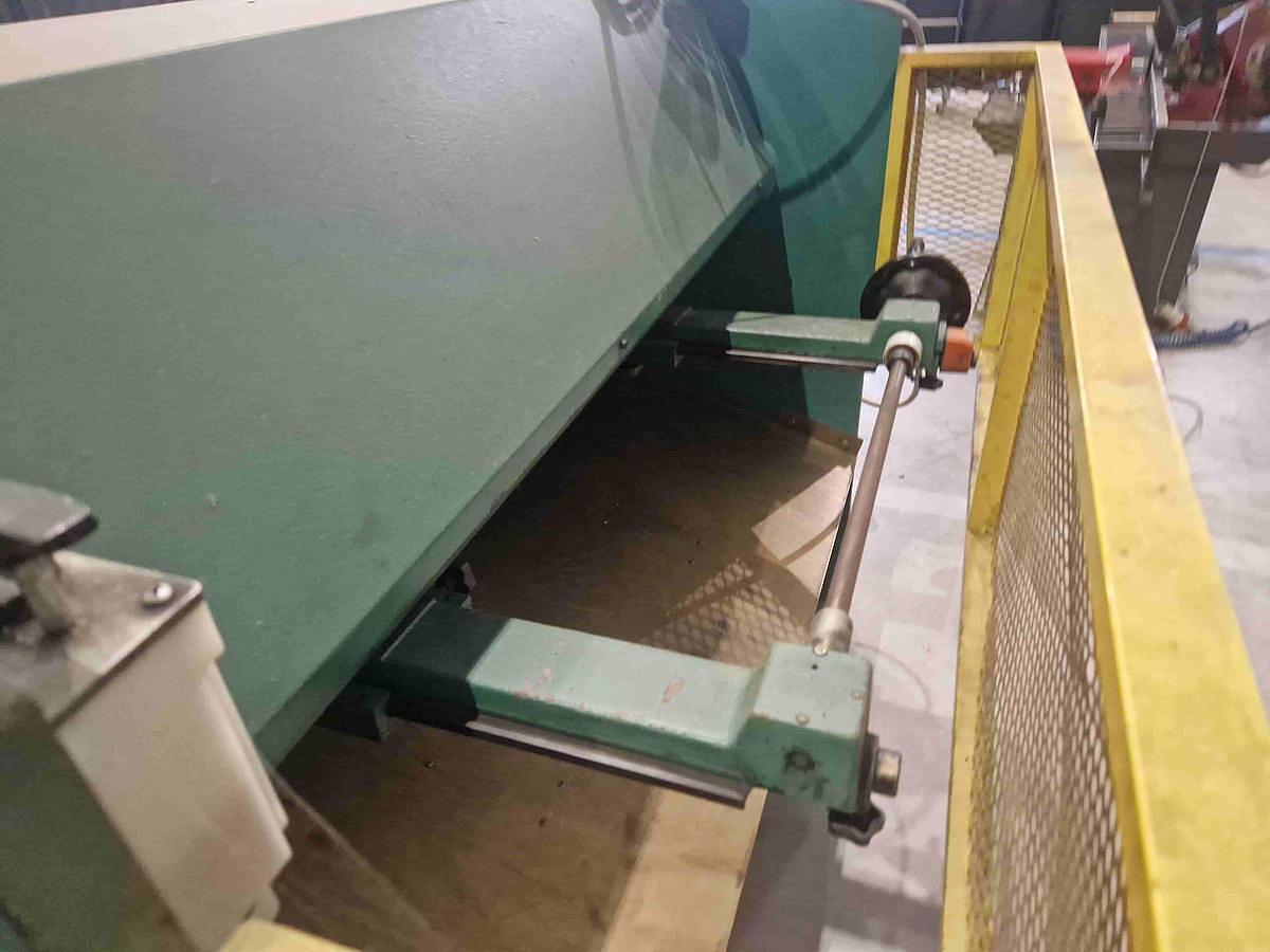 Usato 2002 Cesoia Femas 1550 x 3