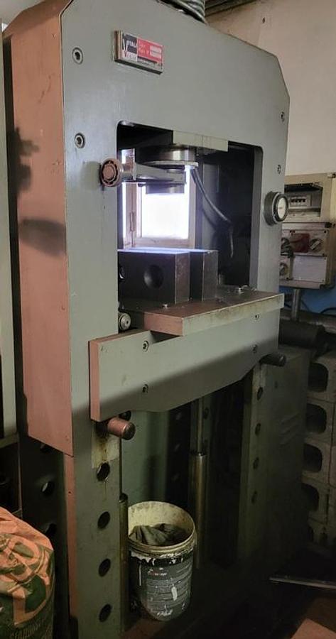 Usato Pressa Vitali 100 ton