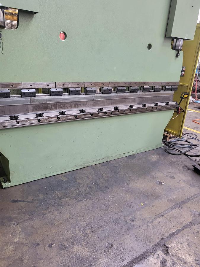 Gebruikt Piegatrice Bariola 3050 x 100 ton