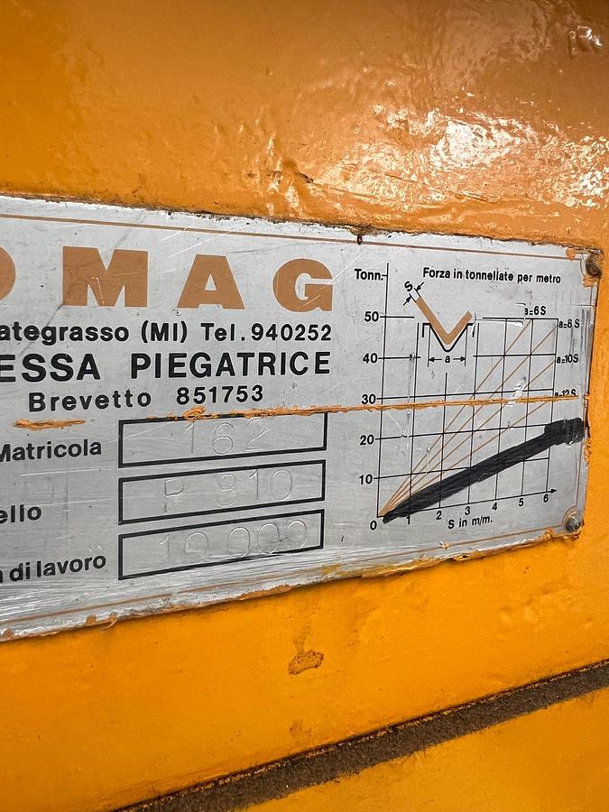 Gebruikt Piegatrice Omag 1000 x 10 ton