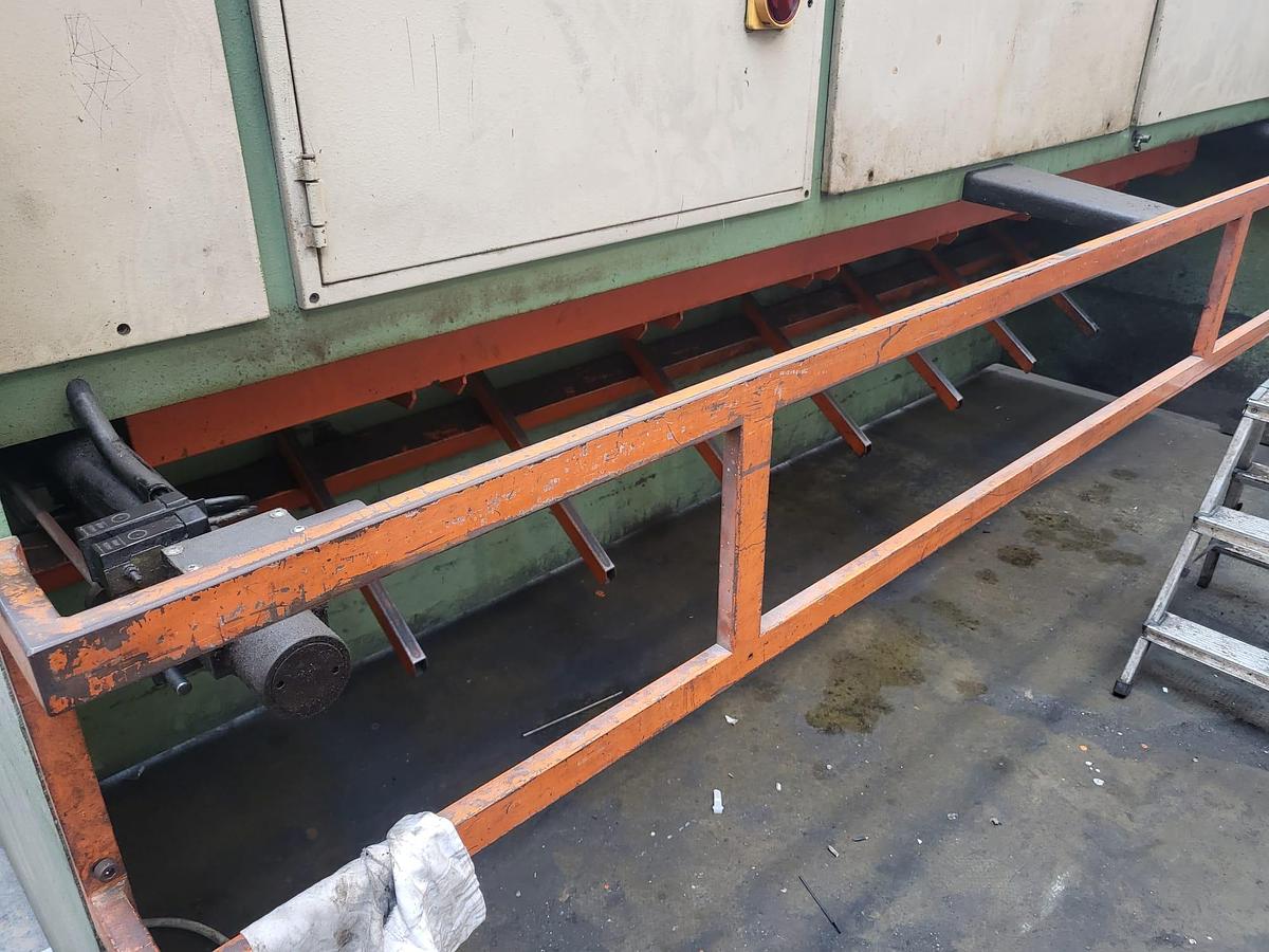 Usado Cesoia Gasparini 3000 x 3-4