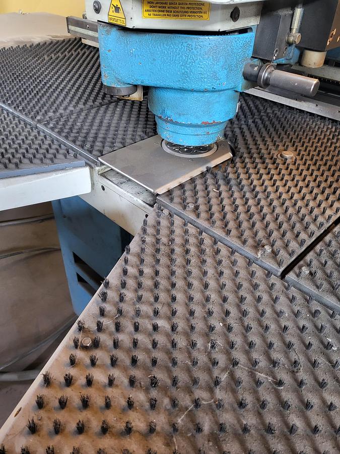 Gebruikt Punzonatrice Euromac Cx 1000/30-30Ton-Cnc
