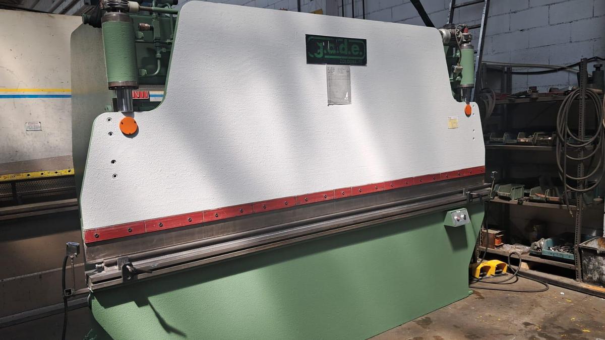 Gebruikt Piegatrice Gade 3100 x 25 Ton