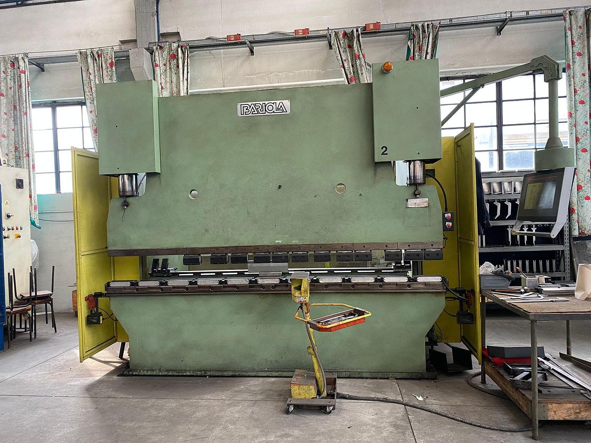 Gebruikt Piegatrice Bariola 3050 x 100 ton