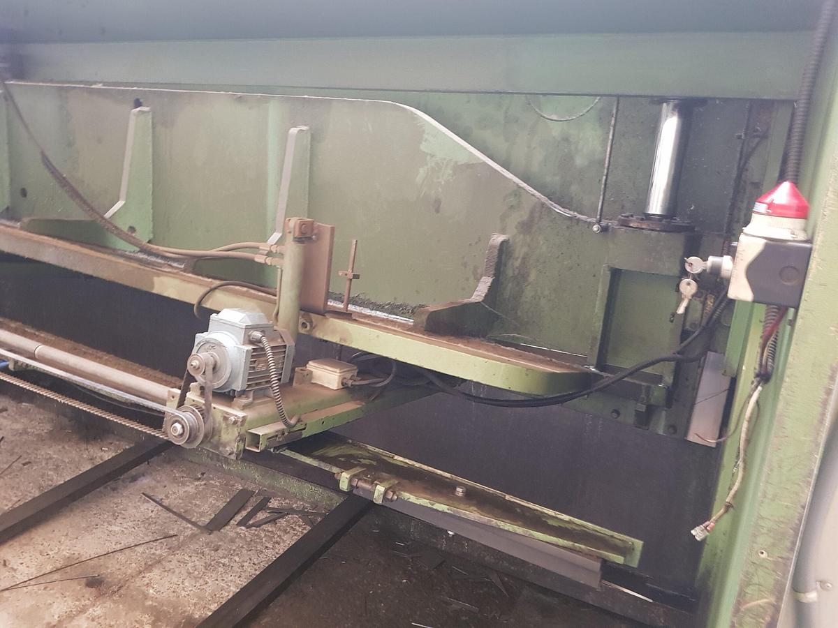 Usato 2002 Cesoia Warcom 6000 x 8