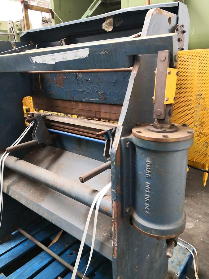 Gebruikt Piegatrice Omag 1000 x 10 ton