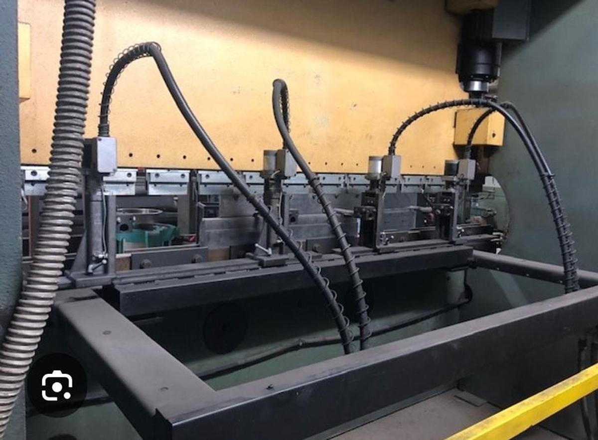 Usato Piegatrice Schiavi 3000 x 160 ton CNC