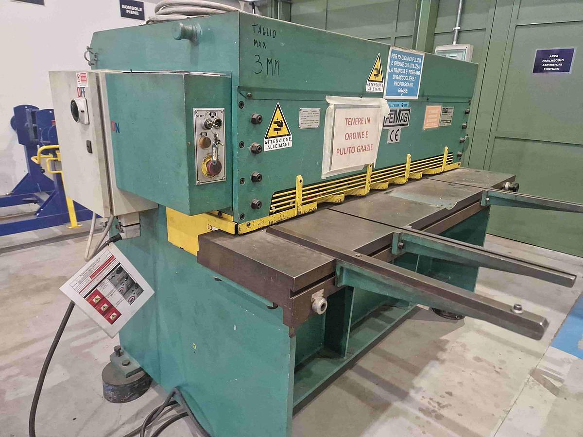 Usato 2002 Cesoia Femas 1550 x 3