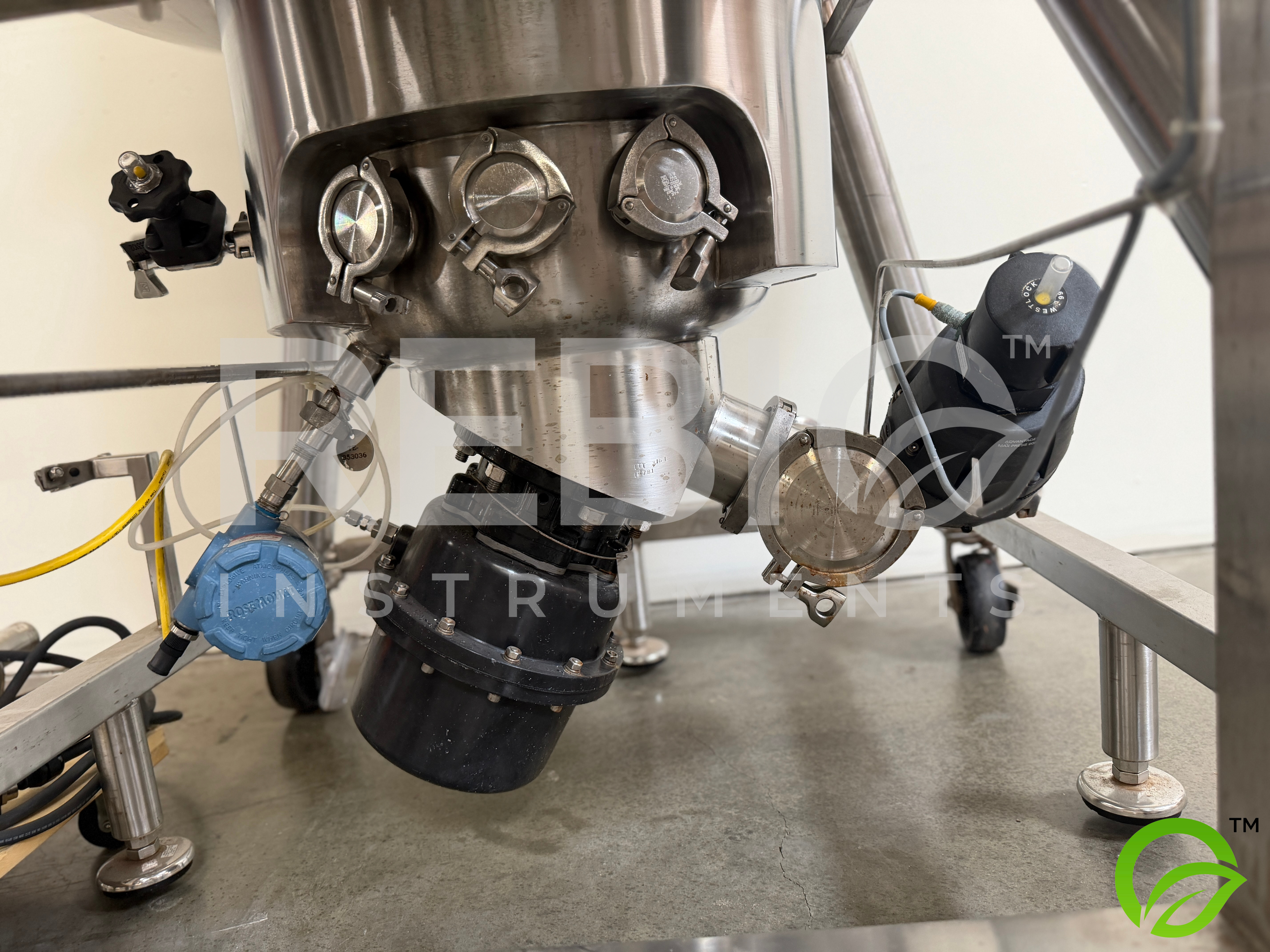Used Pall Filtron 600L Allegheny Bradford 316SS Recycle Tank RT-3530 | AUTOTFF Bioprocessing Skid | Lightnin Agitator | Rosemount Analytical pH/ORP | Mobile Caster Frame