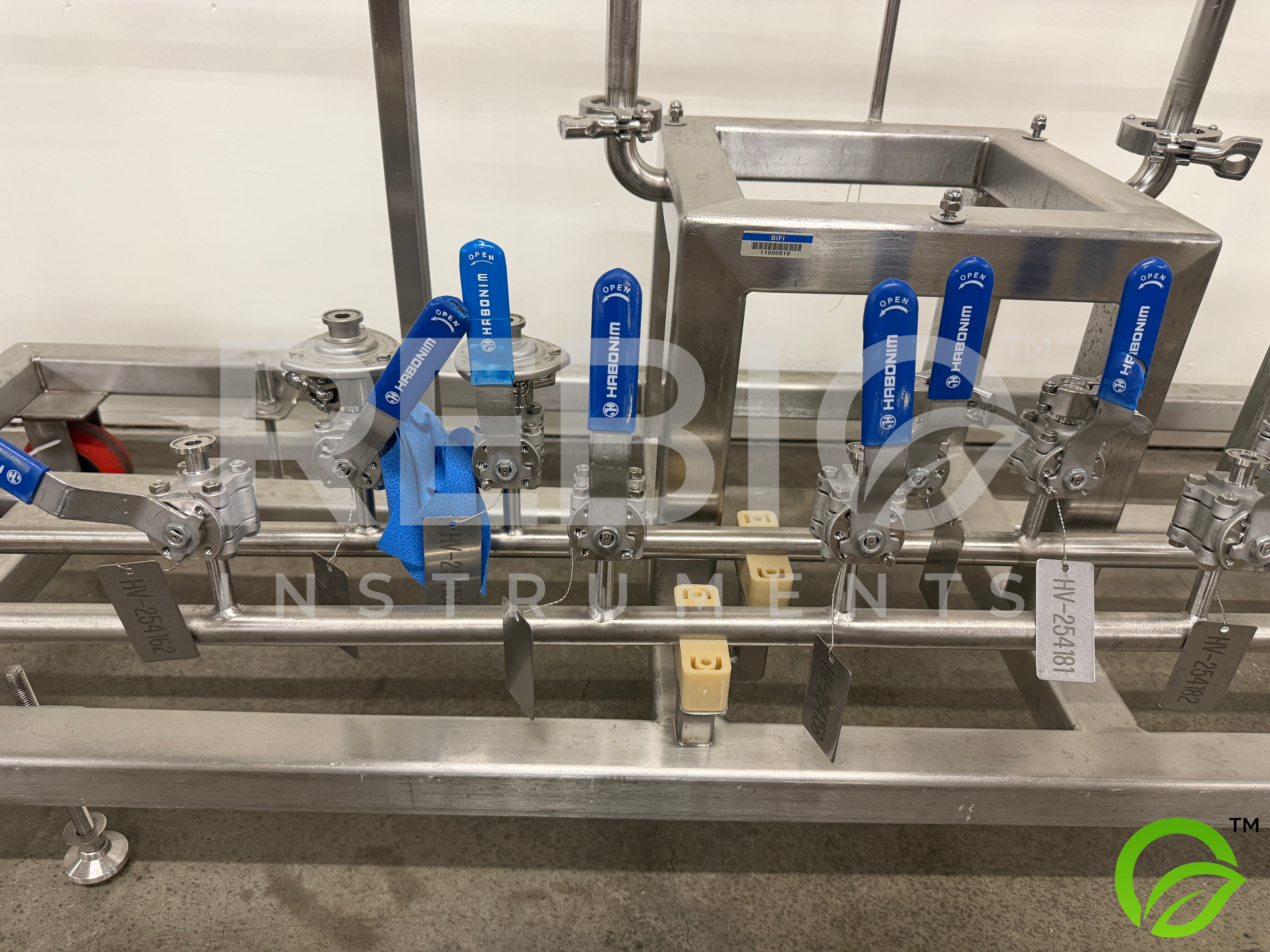 Used Kinetics / Pall Advanta Bioprocessing Filtration Skid VF-2540 | 316SS | Habonim High-Purity Ball Valve Manifold | Pall Advanta Filter Housing | Mobile Pharma Cart — GMP Ready
