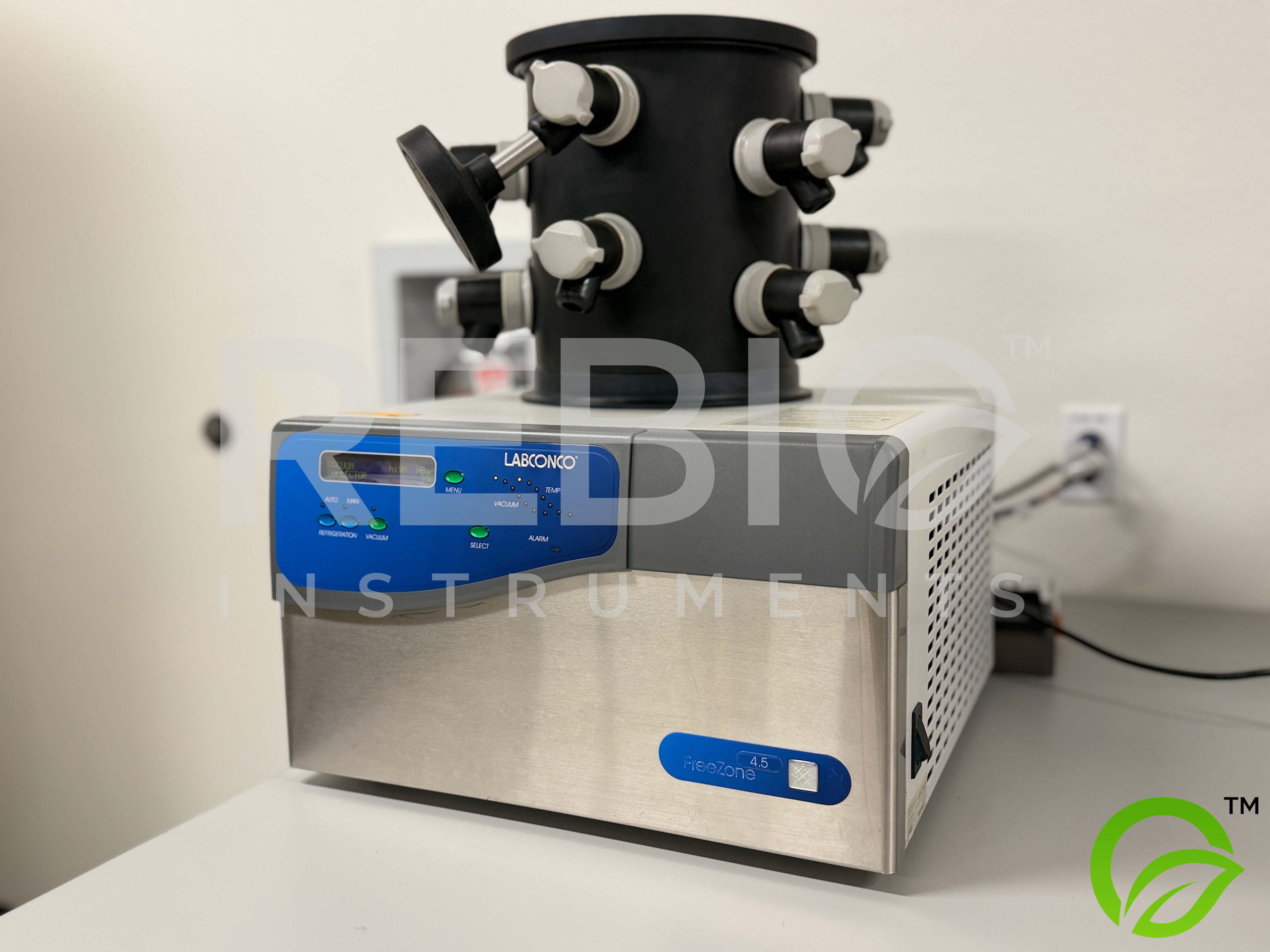 Used  Labconco FreeZone 4.5 7750021 Freeze-Dryer + Navac NRD 4 Vacuum Pump 