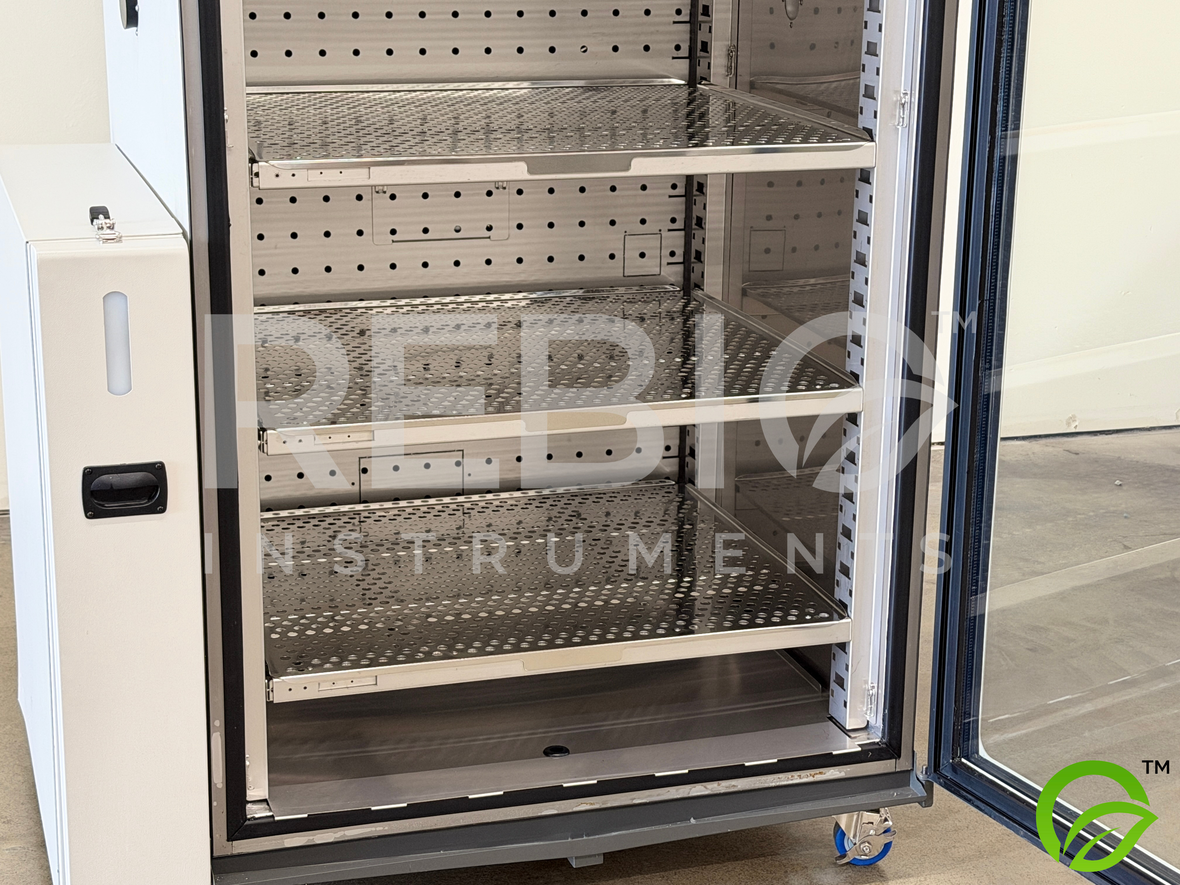 Used Caron 7400-33 Reach-In CO2 Incubator + Integrated Condensate Recirculating System