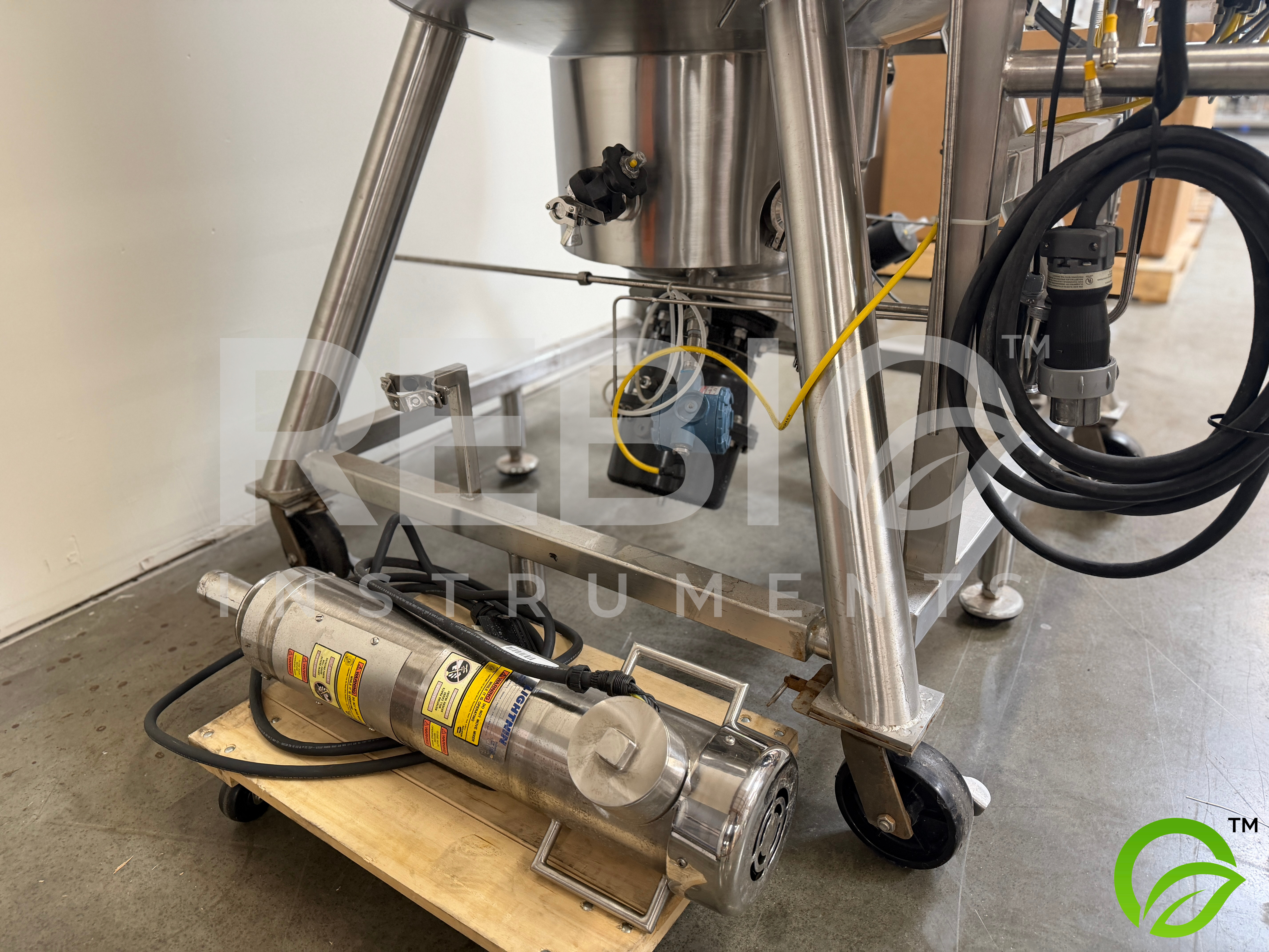 Used Pall Filtron 600L Allegheny Bradford 316SS Recycle Tank RT-3530 | AUTOTFF Bioprocessing Skid | Lightnin Agitator | Rosemount Analytical pH/ORP | Mobile Caster Frame