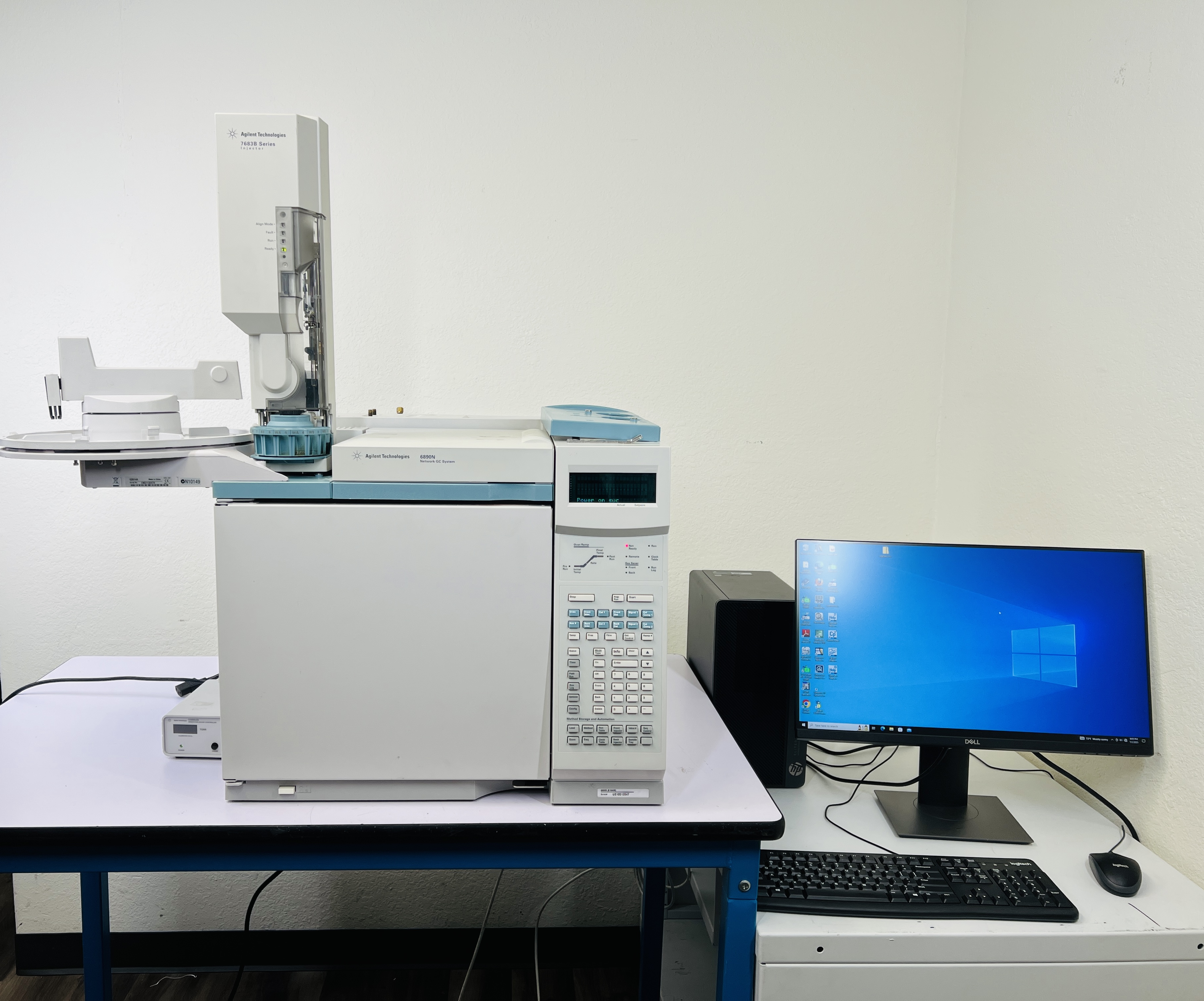Used Agilent 6890N Gas Chromatograph (GC) with MassHunter Software 