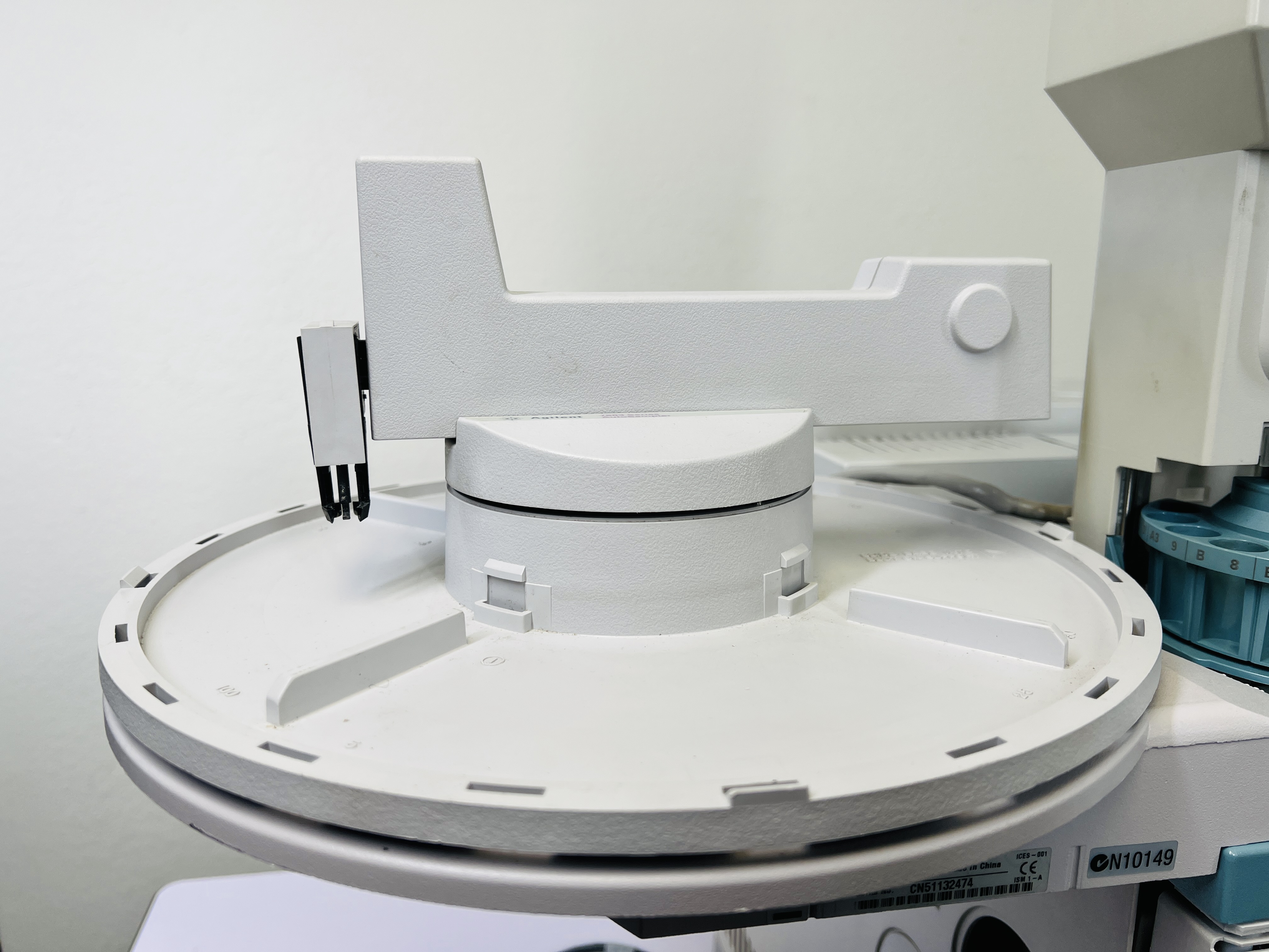 Used Agilent 6890N Gas Chromatograph (GC) with MassHunter Software 