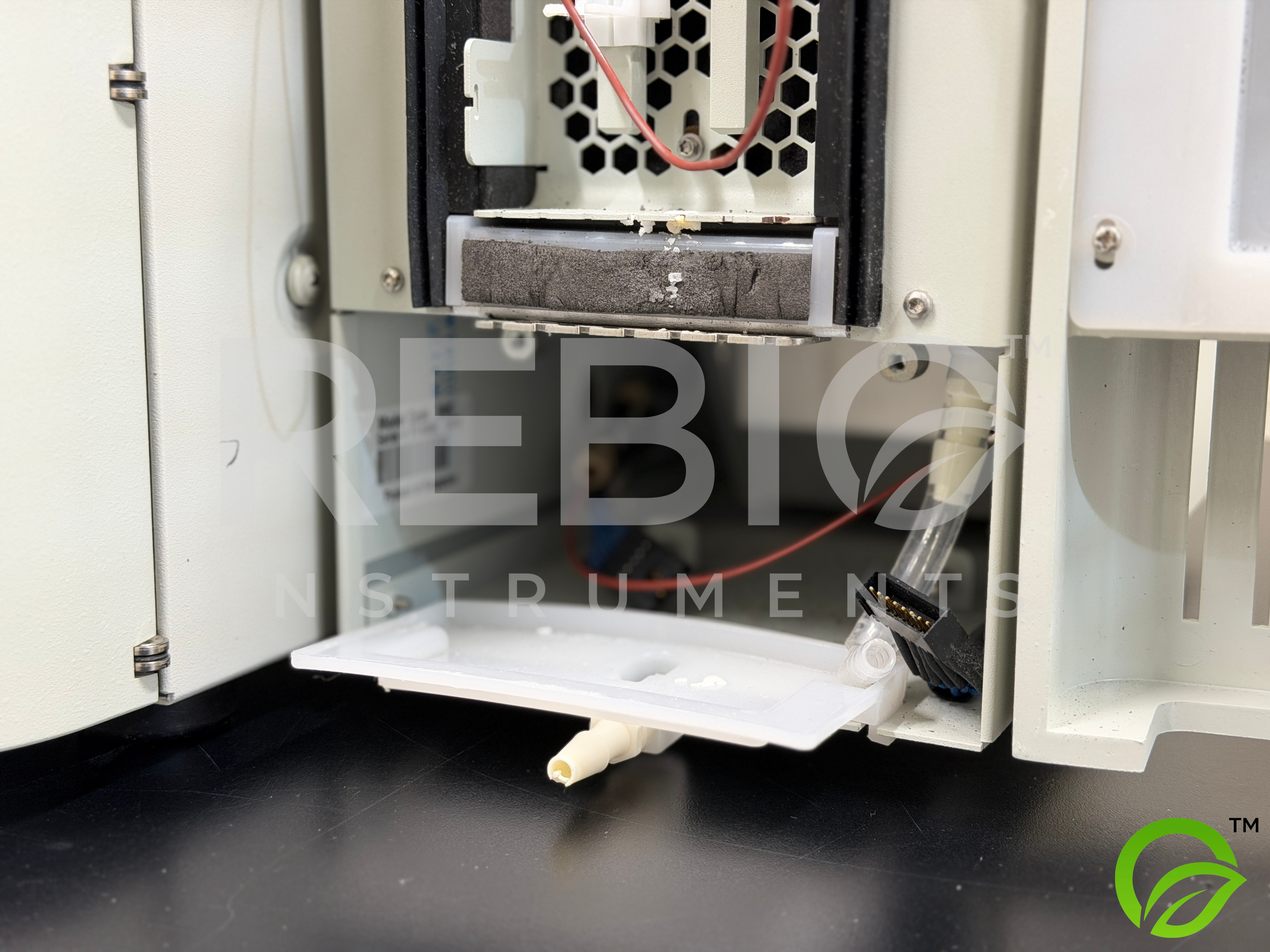 Used Waters Alliance e2695 Separation Module w/ 2489 UV/Vis Detector HPLC