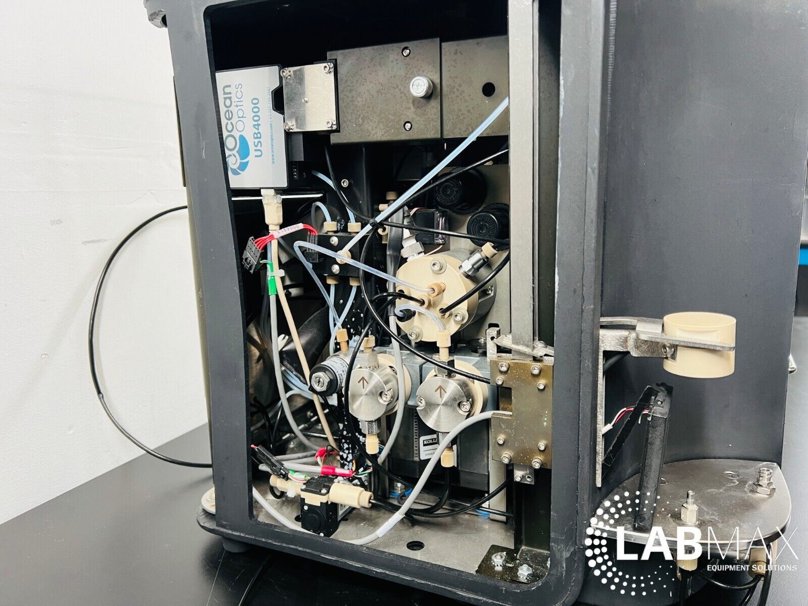 Used Grace Reveleris Flash Chromatography System with Fraction Collection Trays