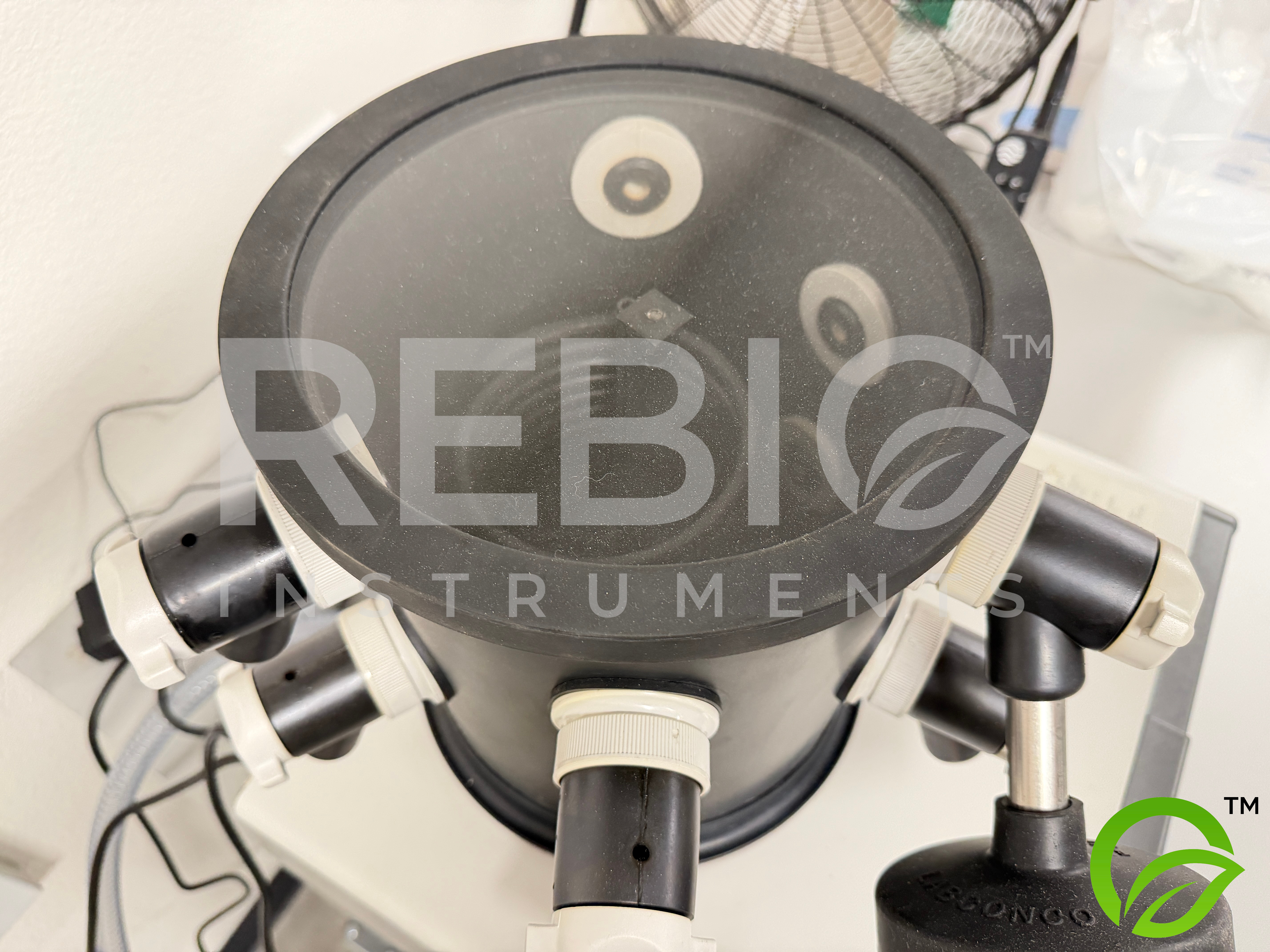 Used  Labconco FreeZone 4.5 7750021 Freeze-Dryer + Navac NRD 4 Vacuum Pump 