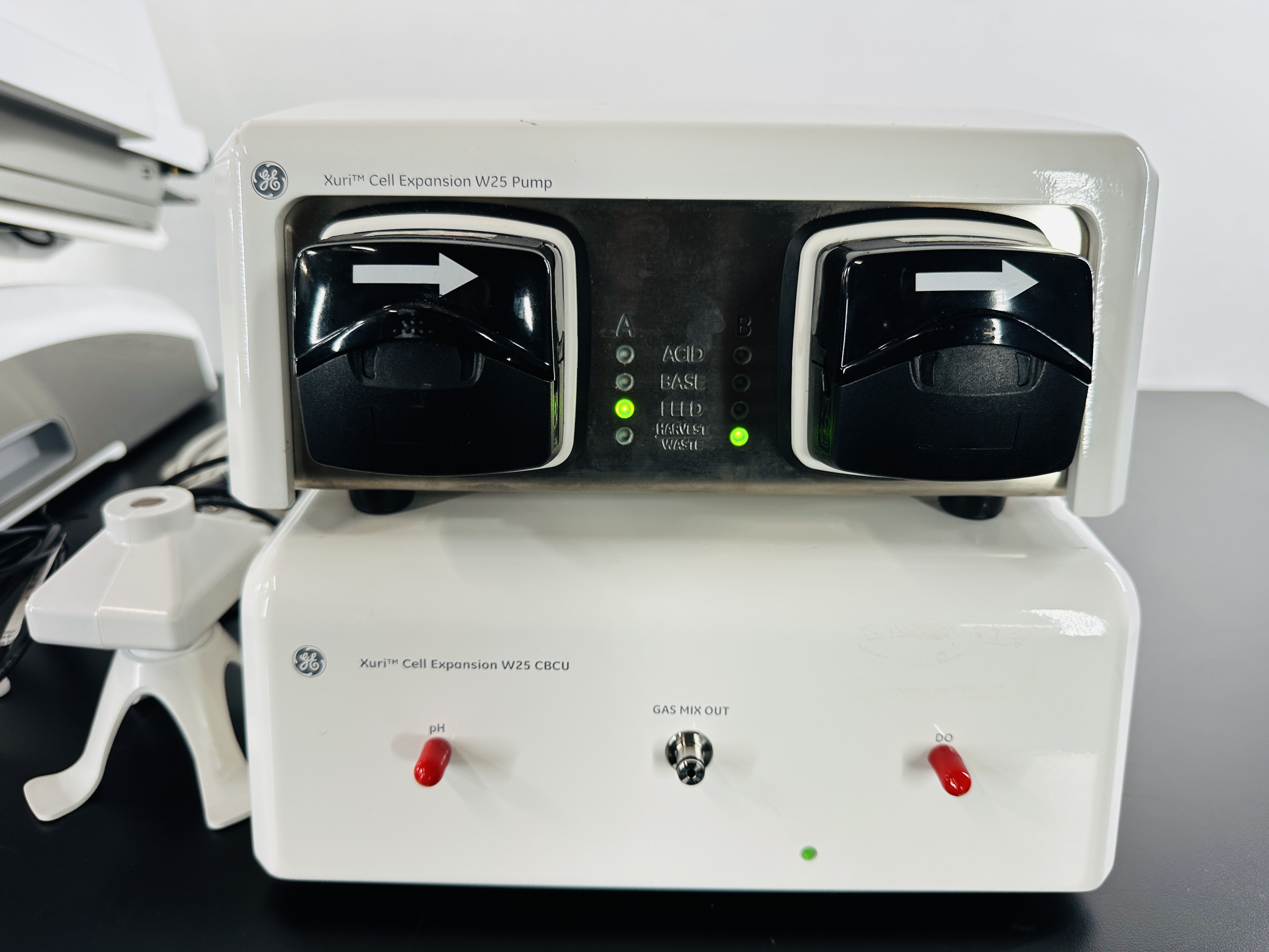 Used GE Xuri Cell Expansion System W25 with Pump and CBCU