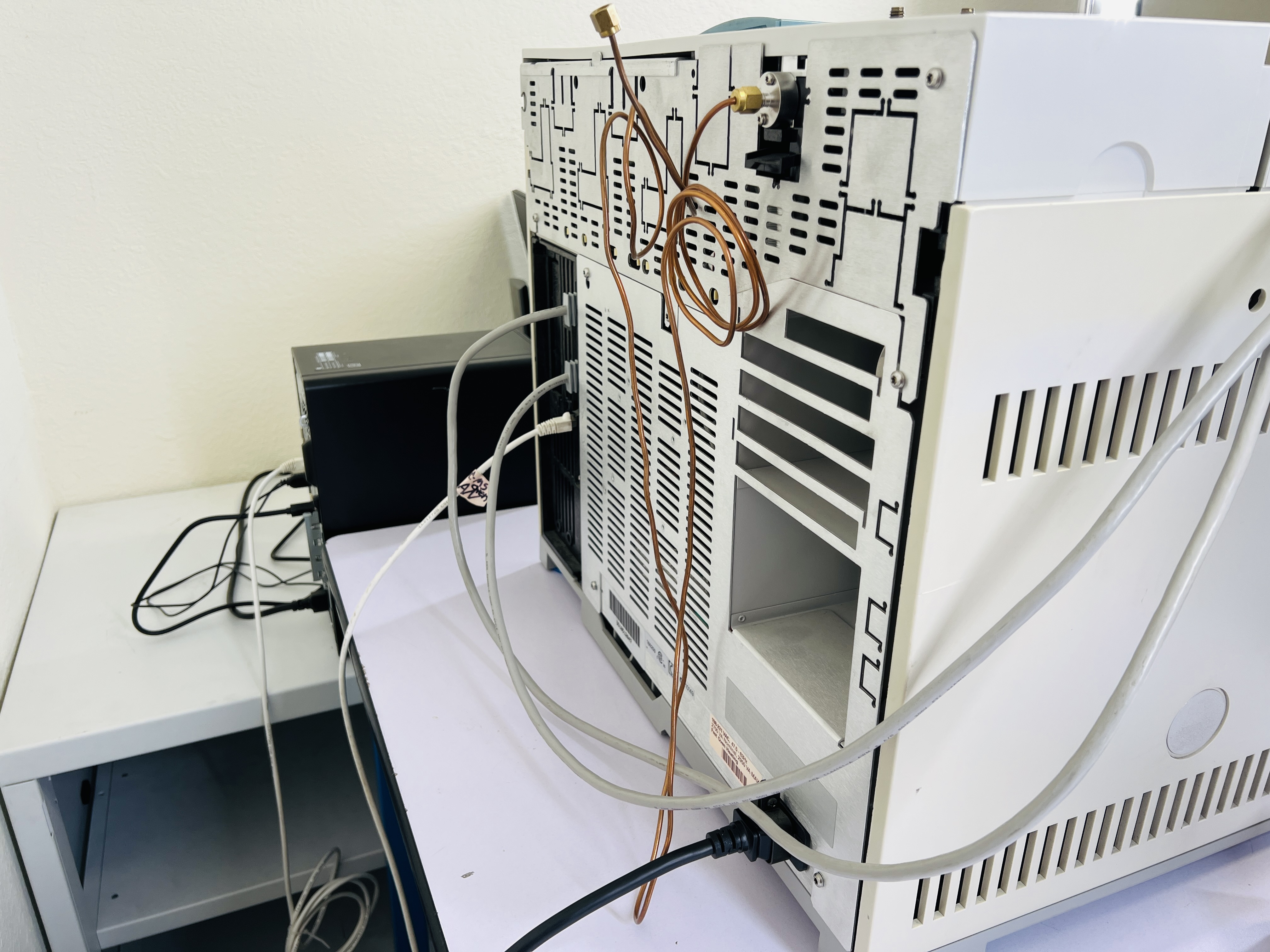 Used Agilent 6890N Gas Chromatograph (GC) with MassHunter Software 