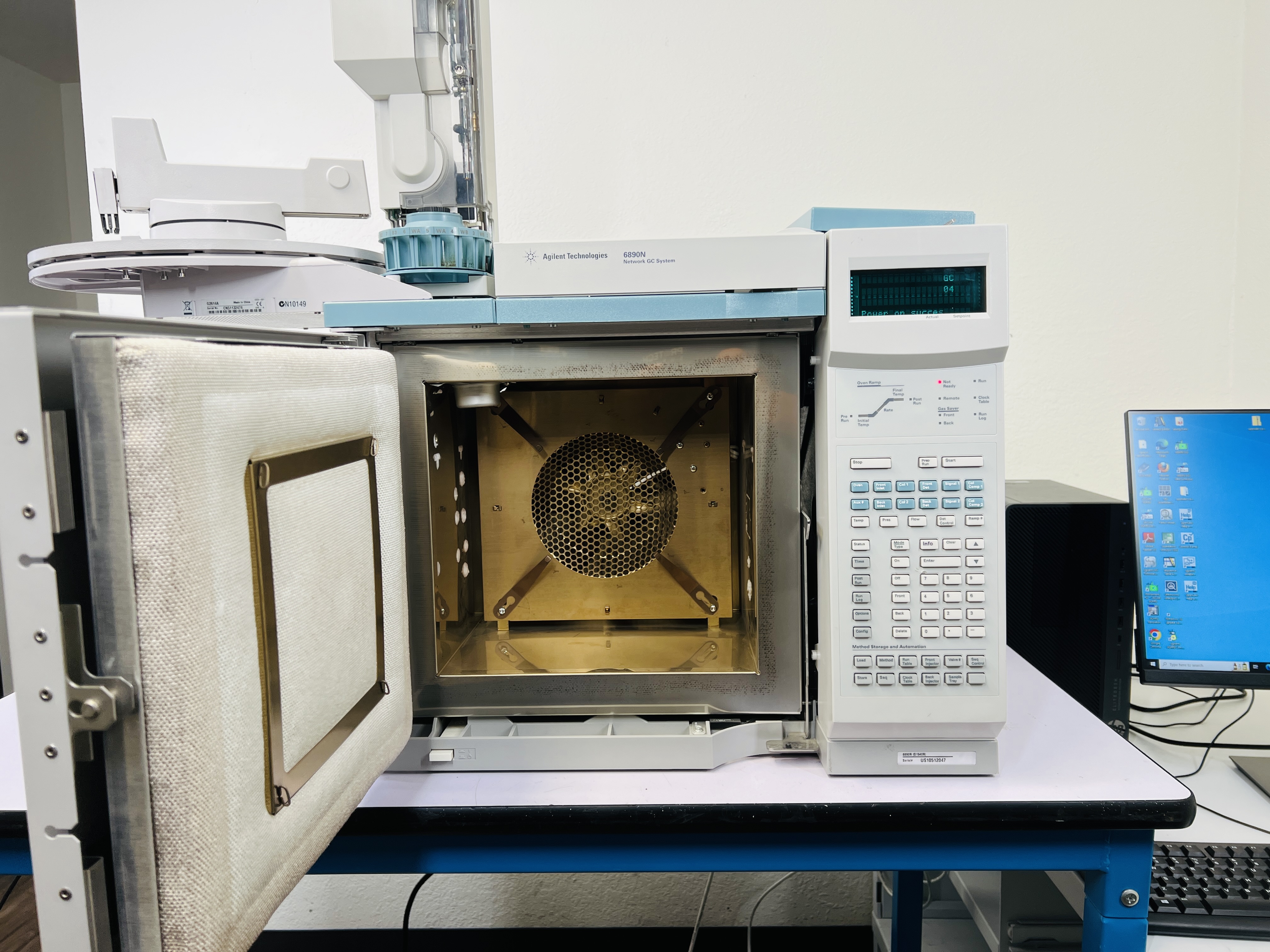 Used Agilent 6890N Gas Chromatograph (GC) with MassHunter Software 