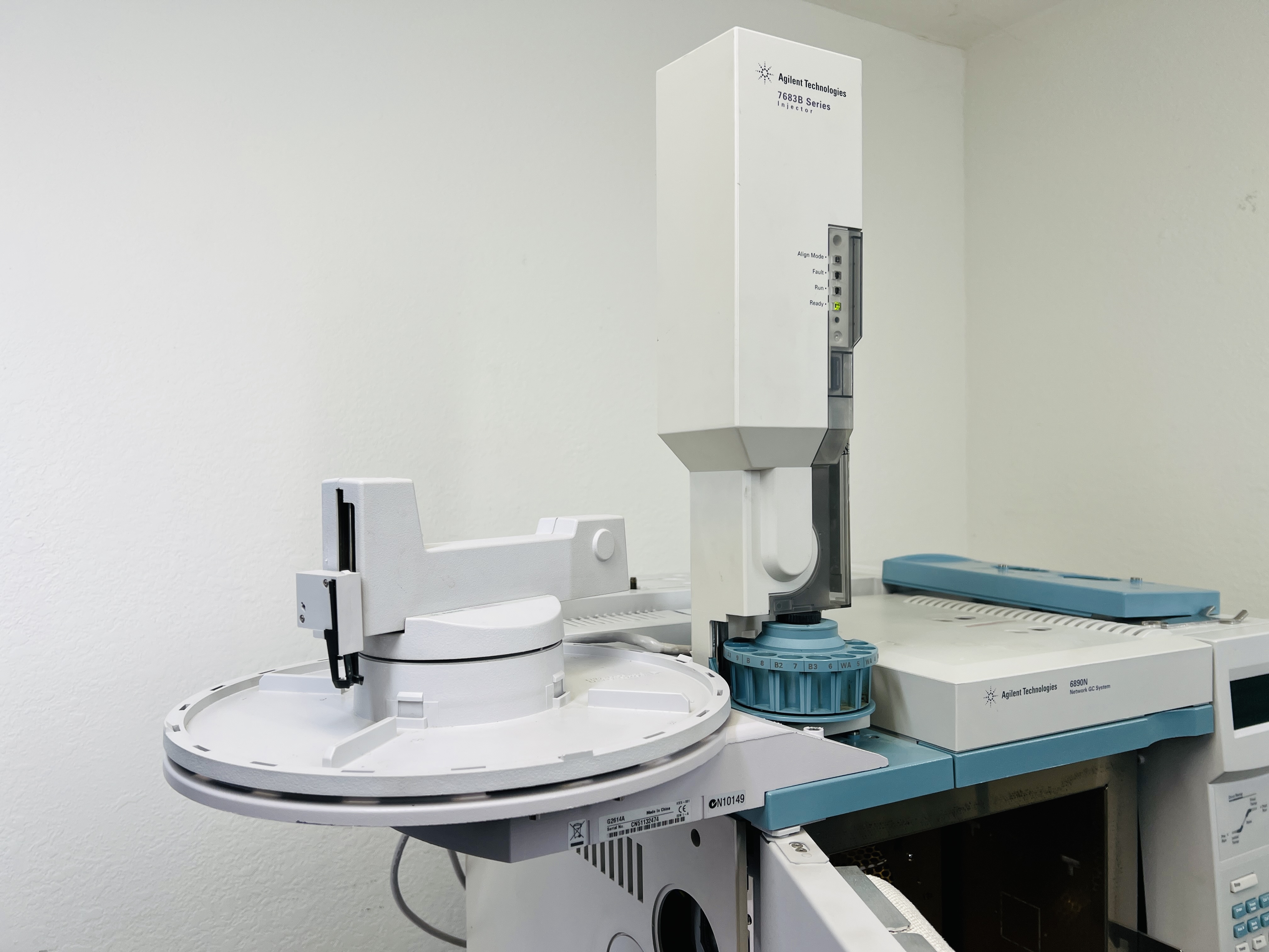 Used Agilent 6890N Gas Chromatograph (GC) with MassHunter Software 