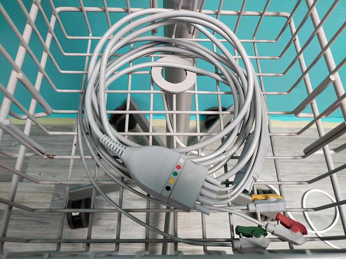 Gebraucht Datascope Trio Patientenmonitor auf Trolley mit Zubehör