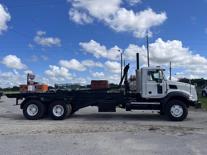 Used 2007 MACK CV713 Granite Roll-Off Truck