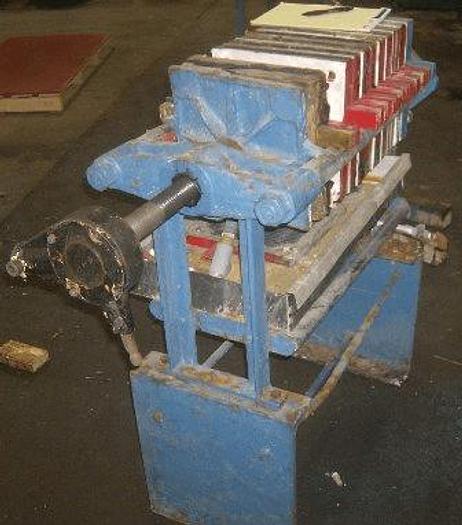 Used 1.25 CU. FT. LAB FILTER PRESS 12 IN. – MANUAL SCREW CLOSURE