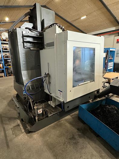 Used BRUGT VERTIKALT BEARBEJDNINGSCENTER FABR. HAAS, MODEL VF-4SS