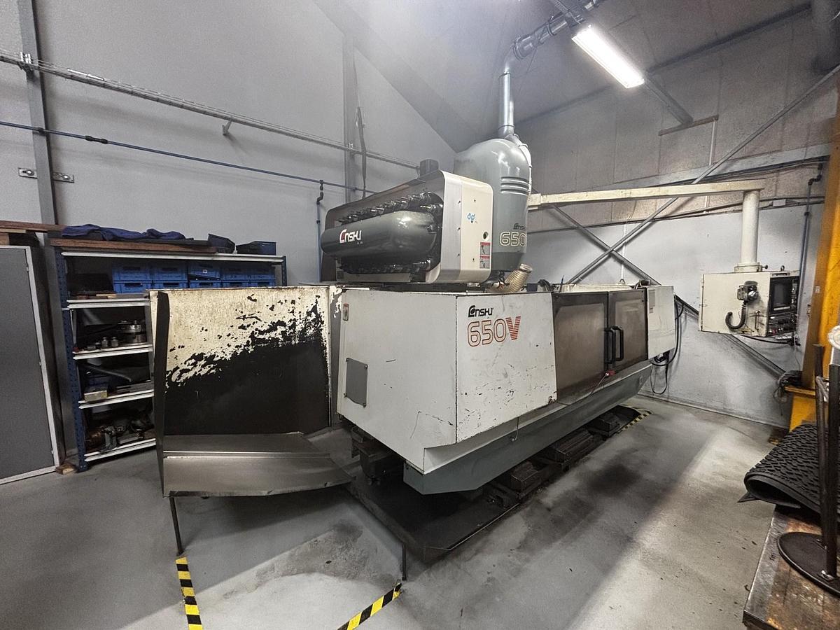 Used BRUGT VERTIKALT BEARBEJDNINGSCENTER FABR. ENSHU, MODEL 650 V