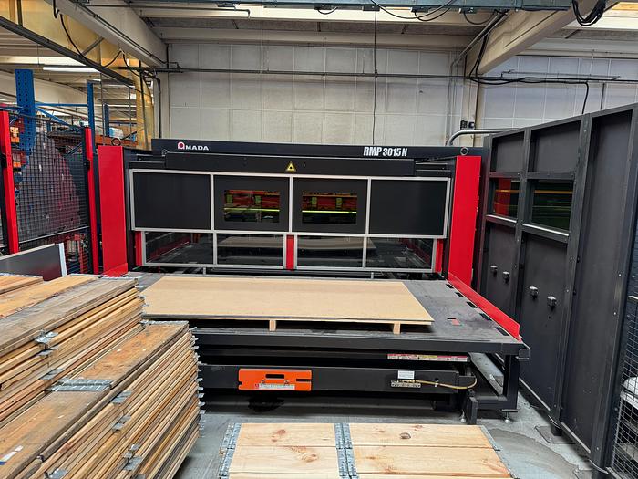 Used BRUGT CNC-FIBER LASER & REVOLVERSTANSER FABR. AMADA, MODEL LC 2515 C1AJ